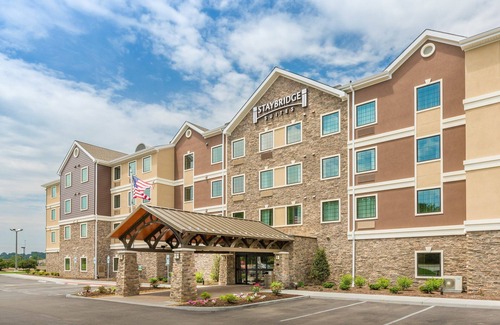 Canton Apartment | King Studio | Free Breakfast Buffet. Pool & Hot Tub Access.