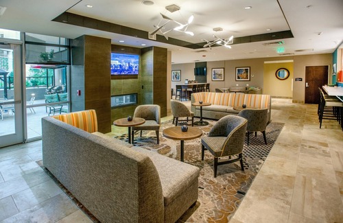 Downtown Denver Apartment | King Studio in Downtown Denver | Free Breakfast, Poo & Hot Tub