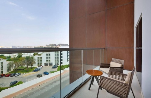 Garhoud Apartment | King Studio Near DXB Airport By Luxury Bookings
