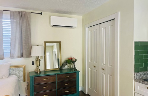Safety Harbor Hotel | King Suite 101:Retro King Suite w/Kitchenette