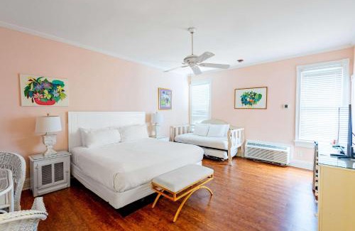 Historic Seaport Hotel | King Suite at Curry Mansion with Heated Pool!