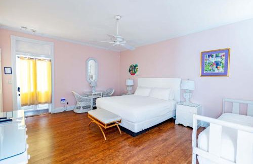 Historic Seaport Hotel | King Suite at Curry Mansion with Heated Pool!