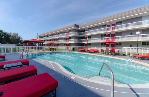 Ocala Hotel | King Suite at Equus Inn, Pet-friendly, Free Parking and Breakfast