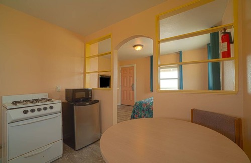 North Beach Hotel | King Suite Near North Beach – Pet Friendly & Parking Spot