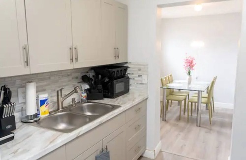 Pembroke Park House | King Suite + Secondary Bedroom Perfect for Long stay