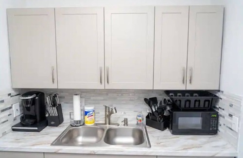 Pembroke Park House | King Suite + Secondary Bedroom Perfect for Long stay