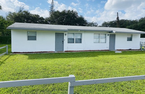 Pembroke Park House | King Suite + Secondary Bedroom Perfect for Long stay