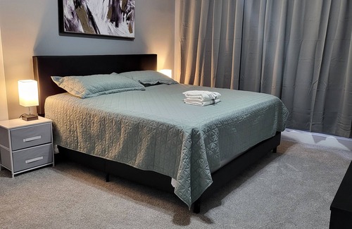 Old North Columbus Apartment | king Suite1-bedroom with AC, WiFi in brilliant Columbus, black-out curtain