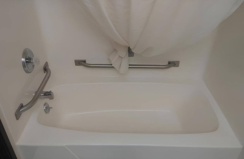 Wautoma Hotel | King Unit Near Nordic, Culvers, and Silver Lake Trails