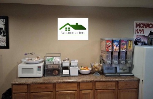 Wautoma Hotel | King Unit Near Nordic, Culvers, and Silver Lake Trails