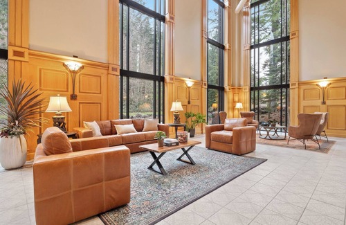 North Bonneville Resort | King with Mountain View