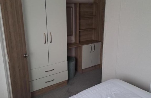 Grampound House | Kingfisher 33 sleeps - 6 persons private hot tub-Tranquil holiday away from it all yet not far from St Austell- The Holiday Home has three bedrooms, living and dining area, equipped kitchen-decking-outdoor furniture-fishing lakes-pet friendly