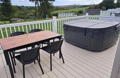 Grampound House | Kingfisher 33 sleeps - 6 persons private hot tub-Tranquil holiday away from it all yet not far from St Austell- The Holiday Home has three bedrooms, living and dining area, equipped kitchen-decking-outdoor furniture-fishing lakes-pet friendly