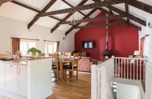 Saltash House | Kingfisher Barn, stunning location, private hot tub, tennis, river frontage