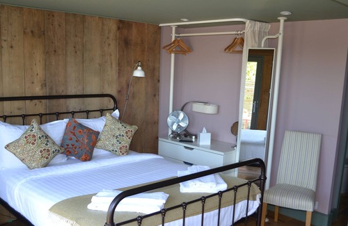 Monkton Farleigh Apartment | Kings Arms Duplex