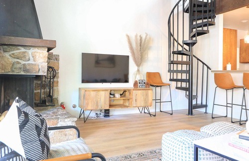 Kings Beach Apartment | Kings Beach Dream Condo Close to SKI Fireplace W/D