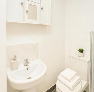 Islington Apartment | Kings Cross Ensuite - Wi-Fi - Desk - Self CheckIn