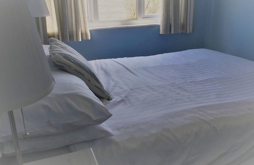Ventnor Ski Chalet | Kings view villa, beach in walking distance