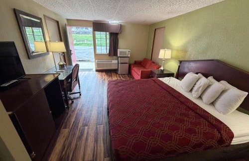 Derrick City Hotel | Kiteville Bradford