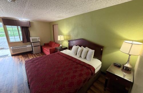 Derrick City Hotel | Kiteville Bradford