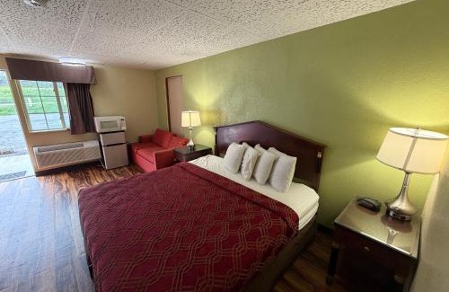 Derrick City Hotel | Kiteville Bradford