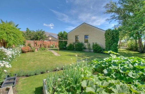 Lowburn House | Kiwi Holidays in Cromwell