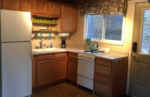 Montague Cabin | Klamath Riverside Dream