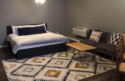 Joplin Apartment | Klaver Cottage just off MO, KS, & OK’s Route 66