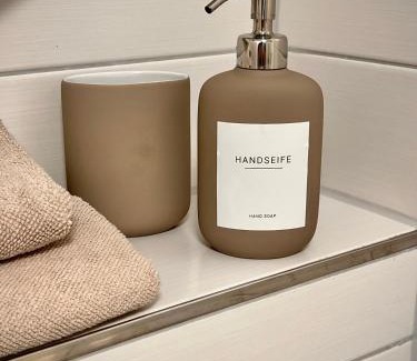 Scharbeutz Apartment | Kleine Auszeit - inklusive Parkplatz & WiFi, Geschirrspüler, Waschmaschine & Terrasse mit Strandkorb - Perfekt für Urlaub & Business