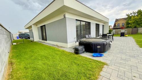 Dunajska Luzna House | Klimatizovaný Apartmánový dom s vírivkou, 9B