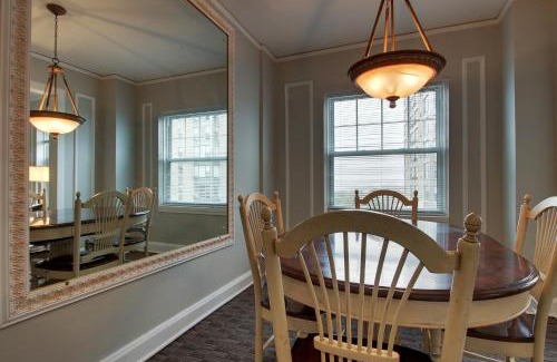 Yankee Hill Hotel | Knickerbocker on the Lake