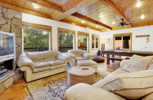 Big Bear Lake Ski Chalet | Knickerbocker Retreat- Hot Tub- Game Tables
