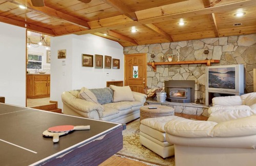 Big Bear Lake Ski Chalet | Knickerbocker Retreat- Hot Tub- Game Tables