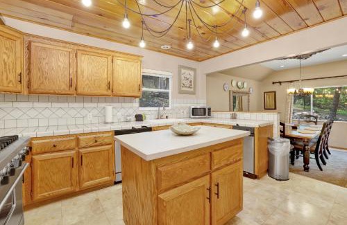 Big Bear Lake Ski Chalet | Knickerbocker Retreat- Hot Tub- Game Tables