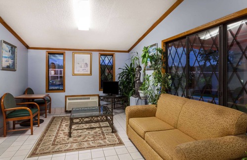 Seven Oaks Hotel | Knights Inn Columbia