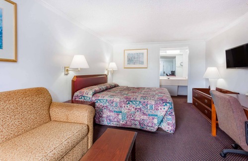 Seven Oaks Hotel | Knights Inn Columbia