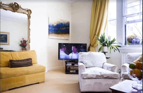 Brompton & Hans Town Apartment | KNIGHTSBRIDGE early AM check-in often possible -Next2 HARRODS 3 BEDROOMS-2Baths