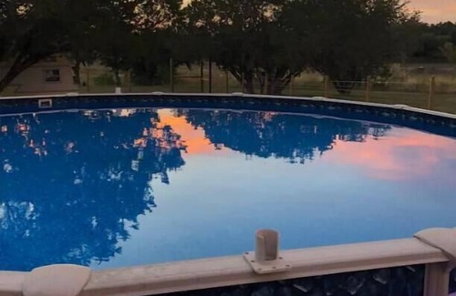 Bandera Cottage | “Knotty Pine Cottage"- Bandera Firepit & Pool