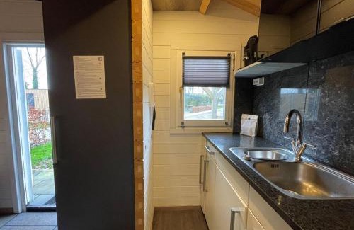 Heinkenszand House | Knus houten Tiny House bij water & natuur VP030