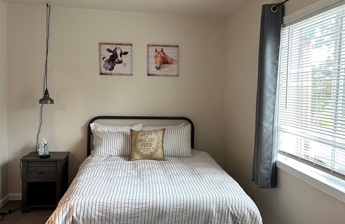 Chiniak Cabin | Kodiak Fishing-Hunting Lodge offers wilderness within driving distance to city