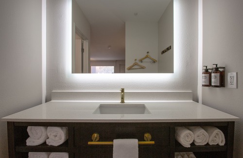 Oak Creek Hotel | Kokopelli Inn Sedona, Trademark Collection by Wyndham