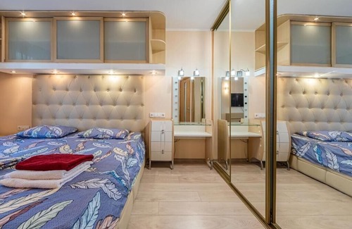 Pechers'kyi District Apartment | -kon15- in Київ