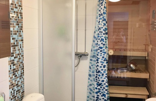 Lahti Apartment | Kotimaailma KotikaksioMallask saunalla