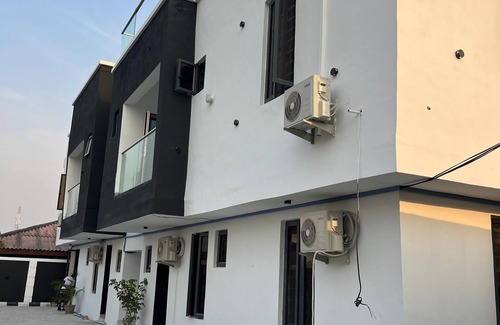 Ofin Apartment | KOZY APARTMENT & LOUNGE