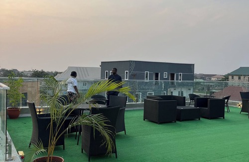 Ofin Apartment | KOZY APARTMENT & LOUNGE