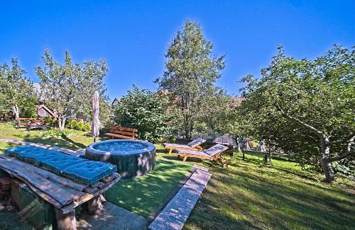 Skrad House | Kuća "Karličevi" s rustikalnim interijerom, okružena prirodom