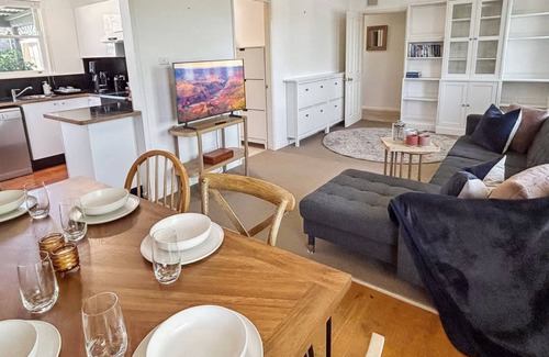 Jindabyne House | Kumquat Cottage pet friendly home with spacious backyard.