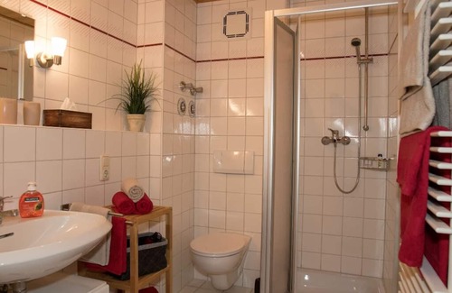 Schwarzenbach Apartment | Ländlich-moderne Ferienwohnung in ruhiger Panoramalage