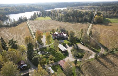 Tiainen Hotel | Löydön Kartano