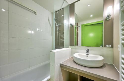 Courseulles-sur-Mer Apartment | L'Alouette - Appt en résidence avec terrasse